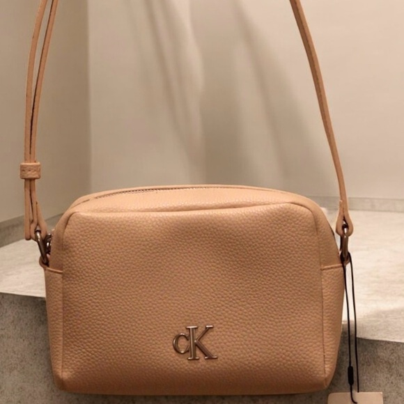 Calvin Klein Archive Hardware Camera Bag in Hushed Pink - NWT - Picture 2 of 7